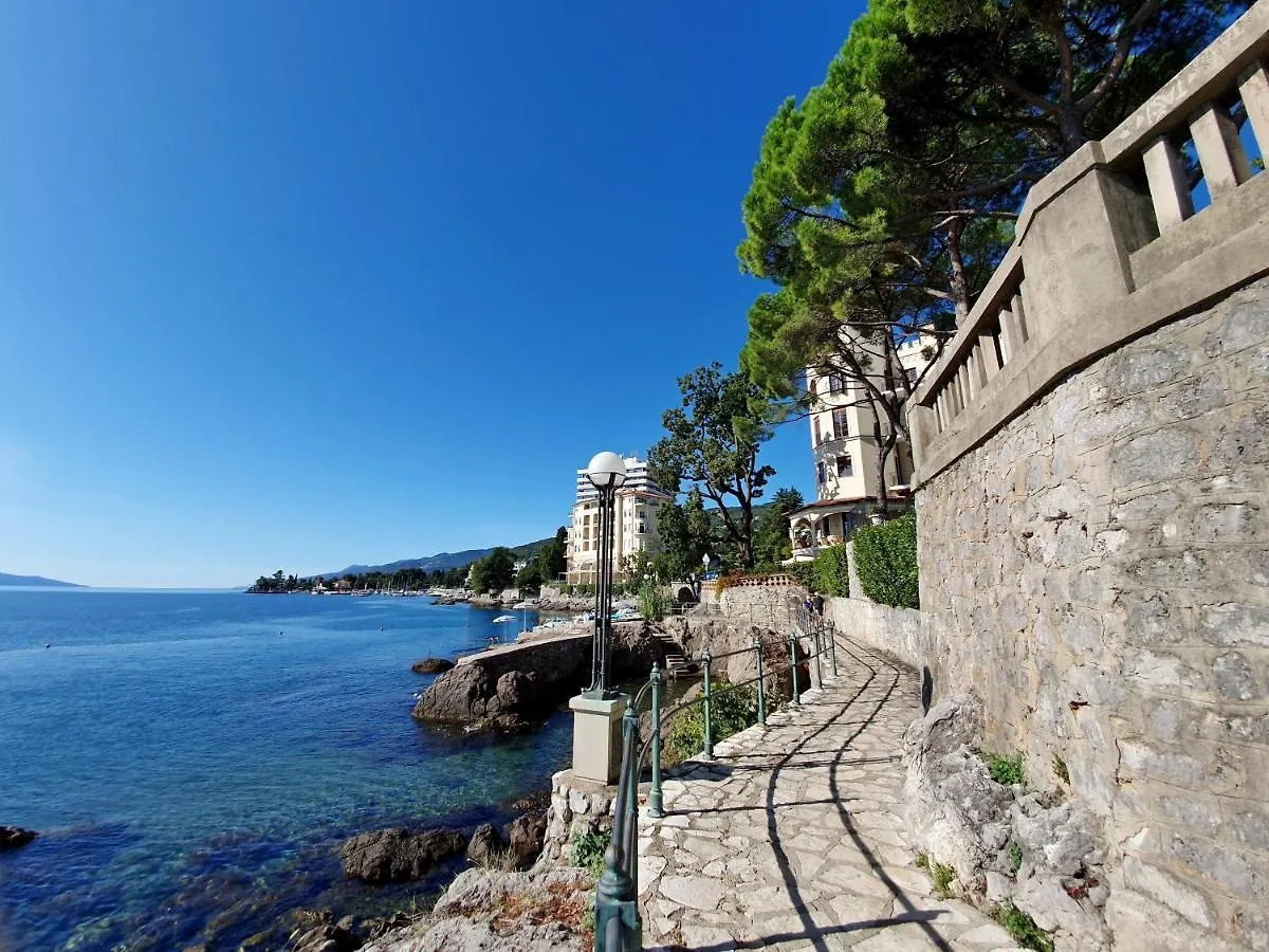 Apartment M Inn - Seaview With Sunny Terrace Kastav